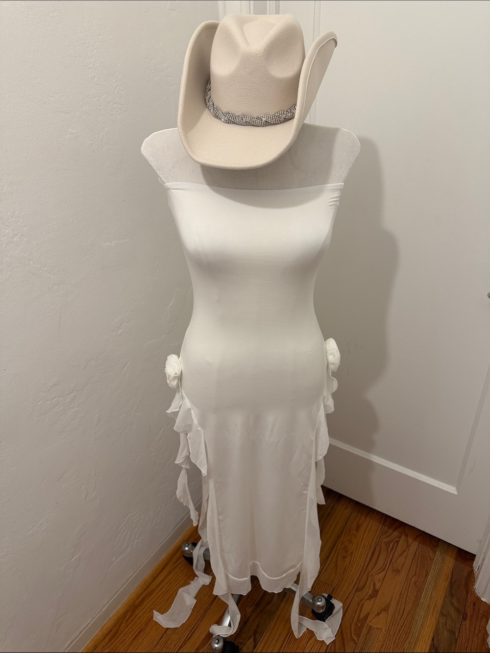 HALLOWEEN Costume Strapless White Ruffle Detail Dress Angel Cowgirl Goddess